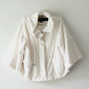 Tumbleweed white soft faux fur zip‎ up sweater wide sleeves  size XL